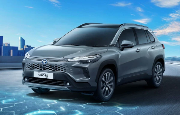 Toyota Probolinggo Corolla Cross HEV Front