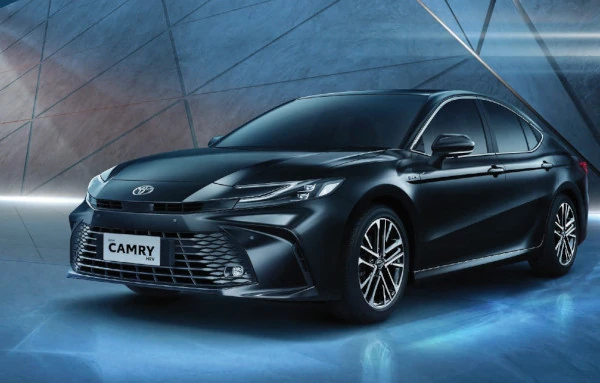 Toyota Probolinggo Camry HEV Front